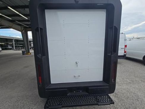 Used 2025 Chevrolet Brightdrop 400 w/ Battery Pack, Max Range AWD/4WD image 6