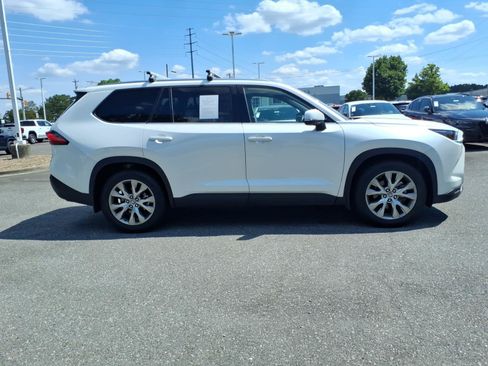 Used 2024 Toyota Grand Highlander FWD image 11