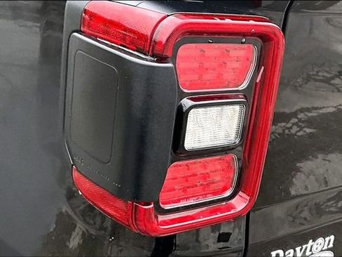 Used 2025 Jeep Gladiator Rubicon w/ Safety Group AWD/4WD image 33