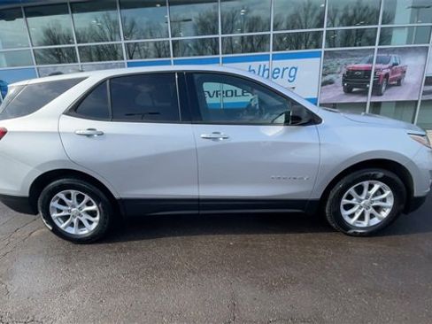 Used 2019 Chevrolet Equinox LS w/ LS Convenience Package image 9