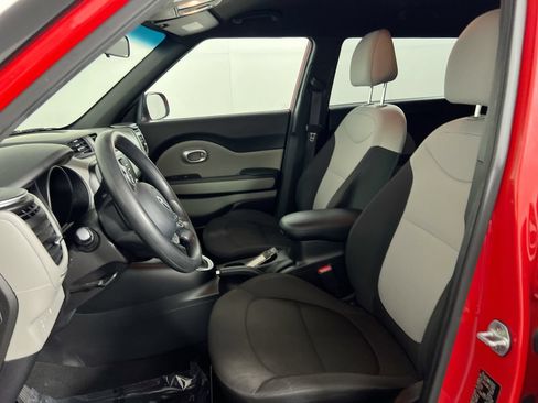 Used 2019 Kia Soul FWD image 12