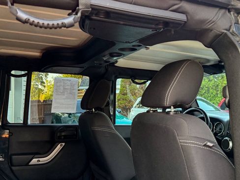 Used 2018 Jeep Wrangler Unlimited Sahara w/ Dual Top Group AWD/4WD image 15
