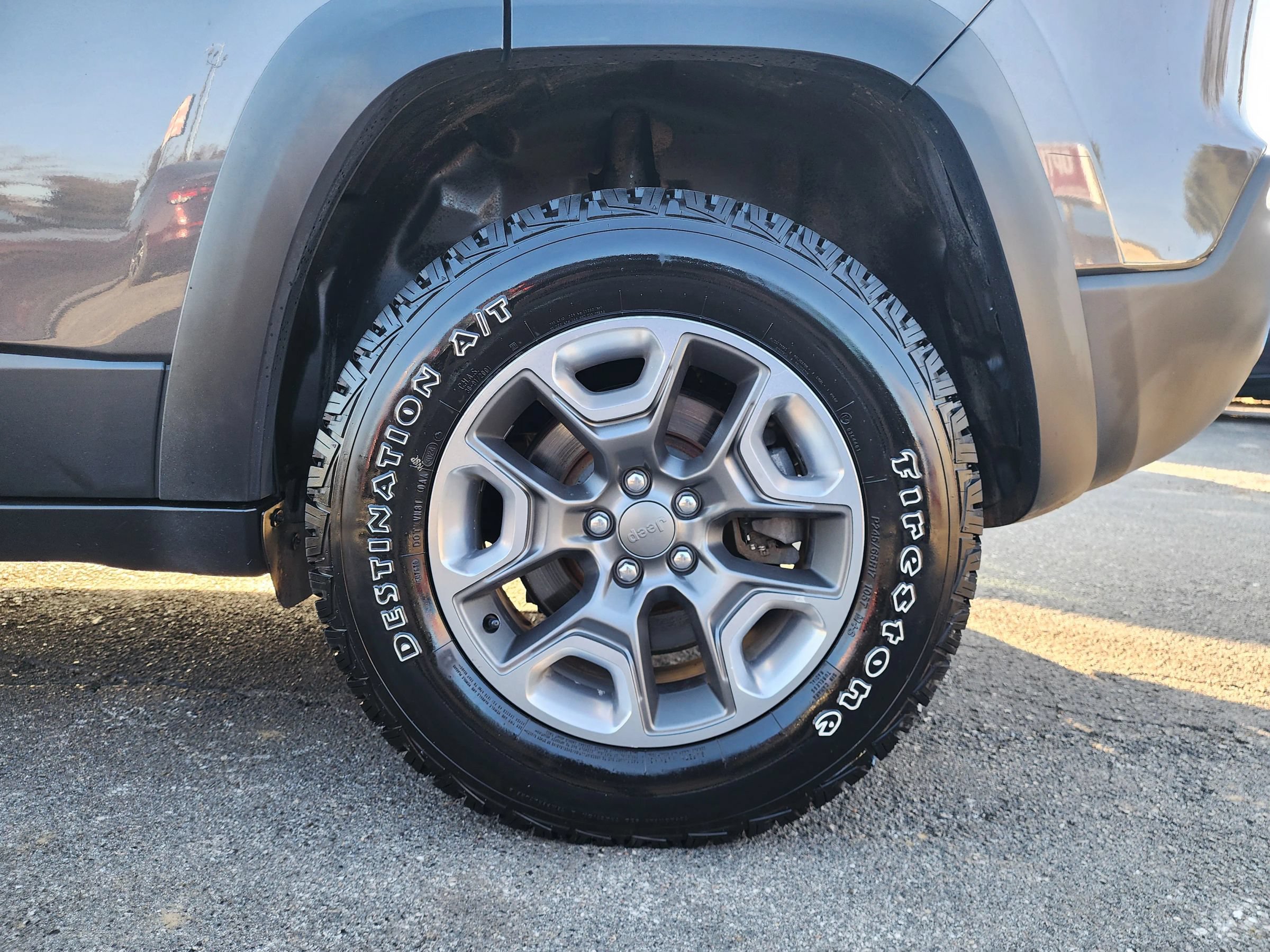 Used 2019 Jeep Cherokee Trailhawk w/ Cold Weather Group AWD/4WD image 22