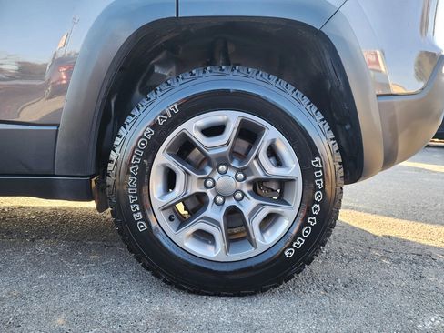 Used 2019 Jeep Cherokee Trailhawk w/ Cold Weather Group AWD/4WD image 22