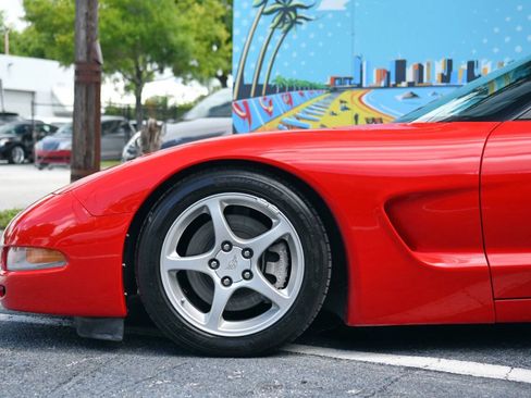 Used 2004 Chevrolet Corvette Coupe w/ Roof Package RWD image 6