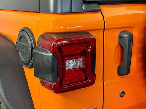 Used 2018 Jeep Wrangler Unlimited Sport S image 36