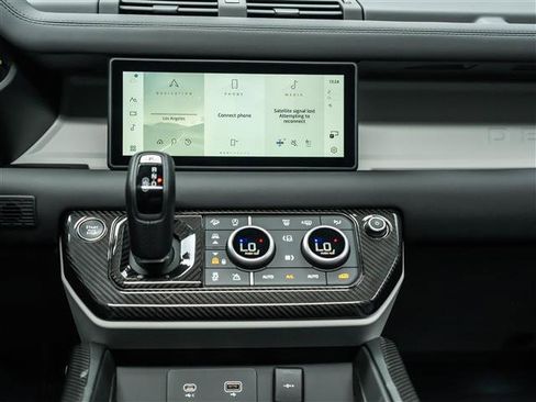 New 2024 Land Rover Defender 110 S image 30