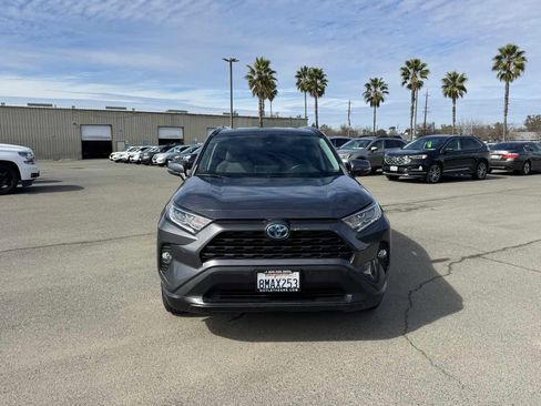 Used 2019 Toyota RAV4 XLE w/ Convenience Package image 5