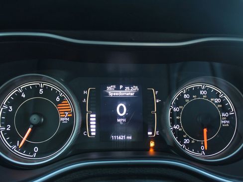 Used 2019 Jeep Cherokee Latitude w/ Cold Weather Group image 29