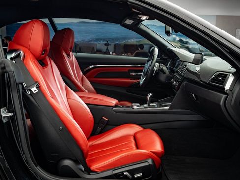 Used 2018 BMW M4 Convertible image 47