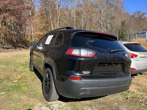 Used 2023 Jeep Cherokee Altitude Lux image 3