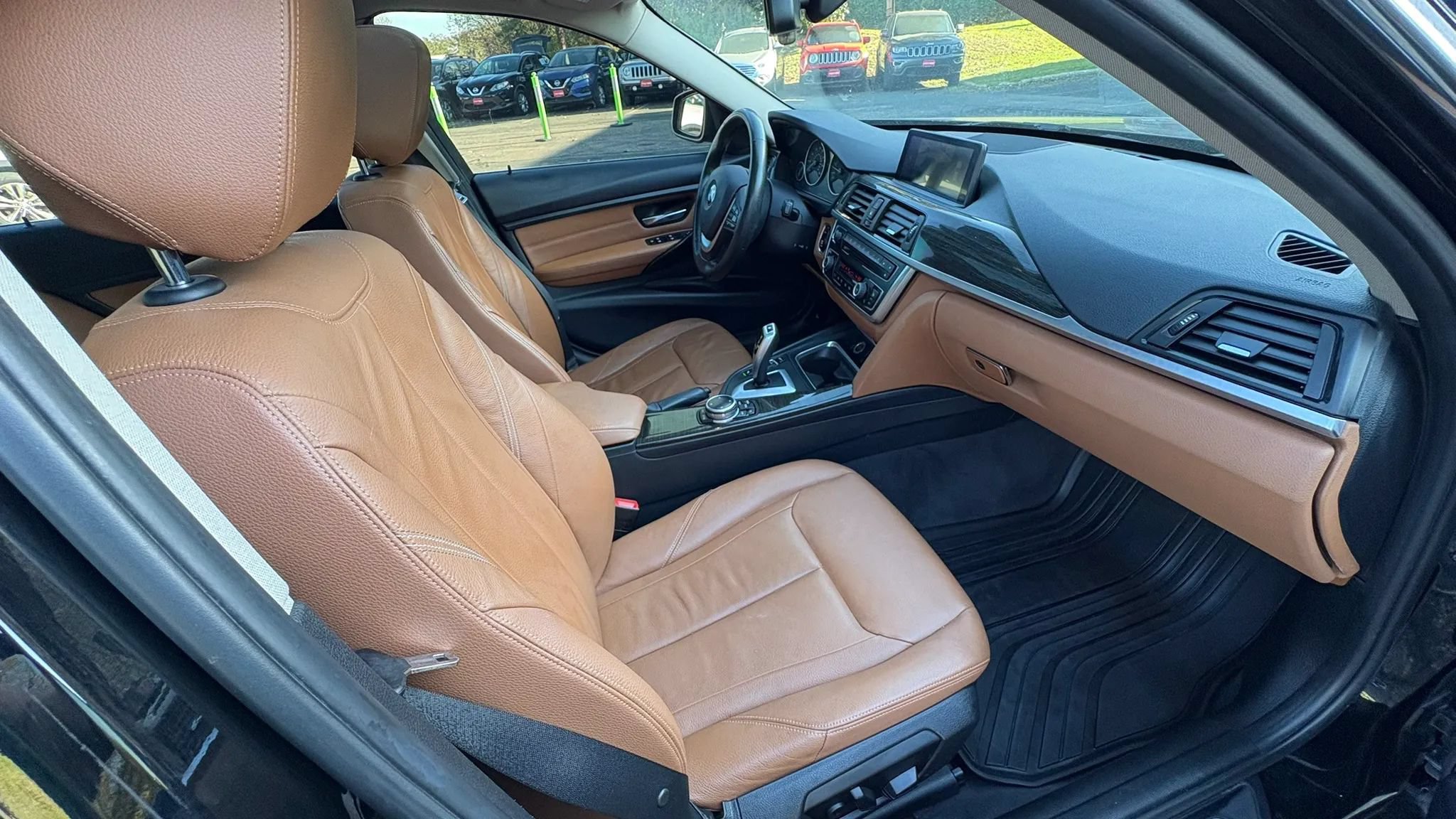 Used 2014 BMW 328i xDrive Sedan w/ Premium Package AWD/4WD image 28