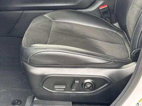 Used 2023 Jeep Grand Cherokee Altitude image 13