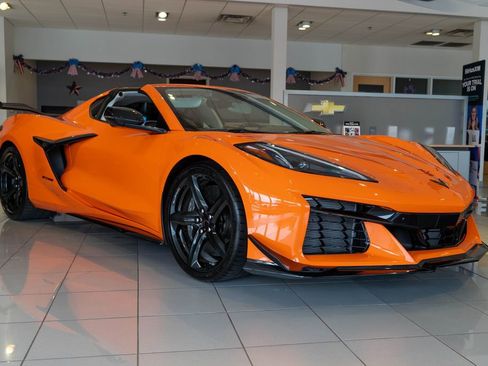 Used 2024 Chevrolet Corvette Z06 w/ Z07 Performance Package RWD image 1