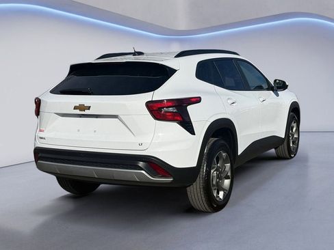 Used 2025 Chevrolet Trax LT w/ Driver Confidence Package image 5