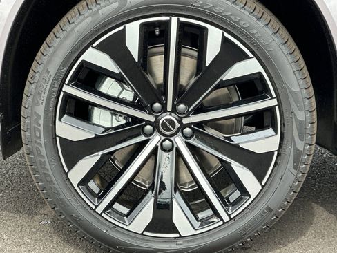 New 2026 Volvo XC90 B6 Plus w/ Protection Package Premier image 25