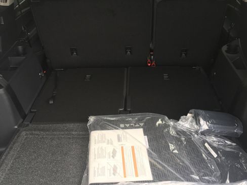 New 2026 Volkswagen Atlas SE image 6