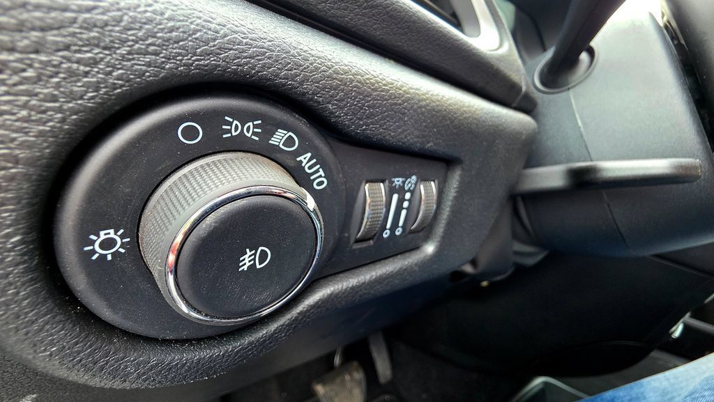 Used 2025 Chrysler Pacifica Select FWD image 20