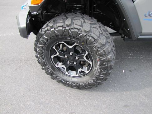 Used 2022 Jeep Wrangler Unlimited Rubicon 4xe w/ Cold Weather Group AWD/4WD image 38