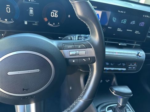 Used 2025 Hyundai Kona SEL image 24