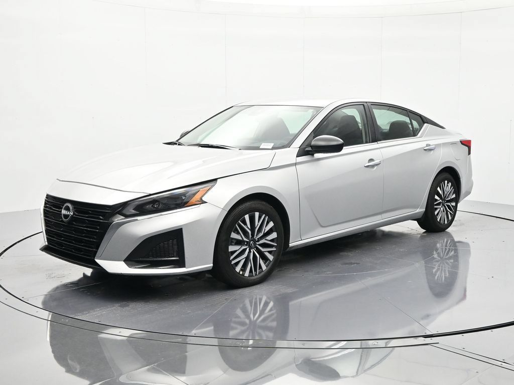Certified 2025 Nissan Altima 2.5 SV FWD image 1