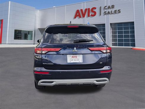 Used 2024 Mitsubishi Outlander SE image 9