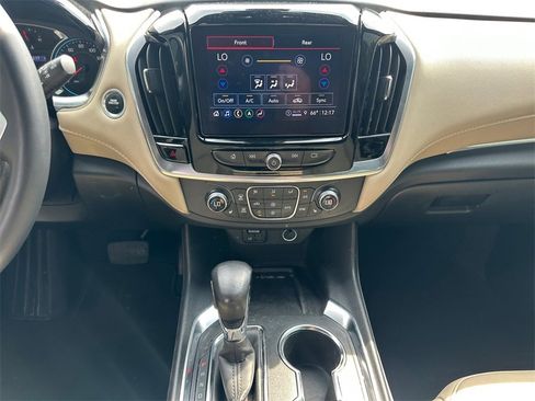 Used 2022 Chevrolet Traverse LT w/ LT Premium Package image 13