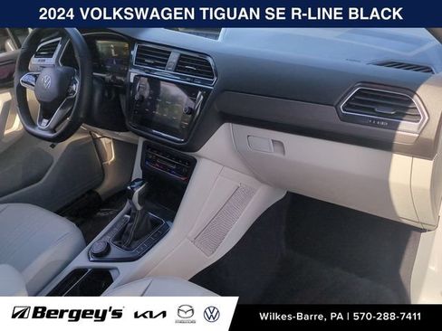 Certified 2024 Volkswagen Tiguan SE R-Line AWD/4WD image 28