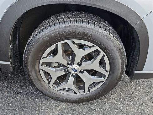 Used 2023 Subaru Forester Premium image 8