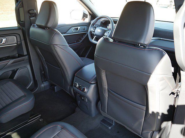 New 2026 Ford Explorer ST-Line w/ ST-Line Street Pack AWD/4WD image 32