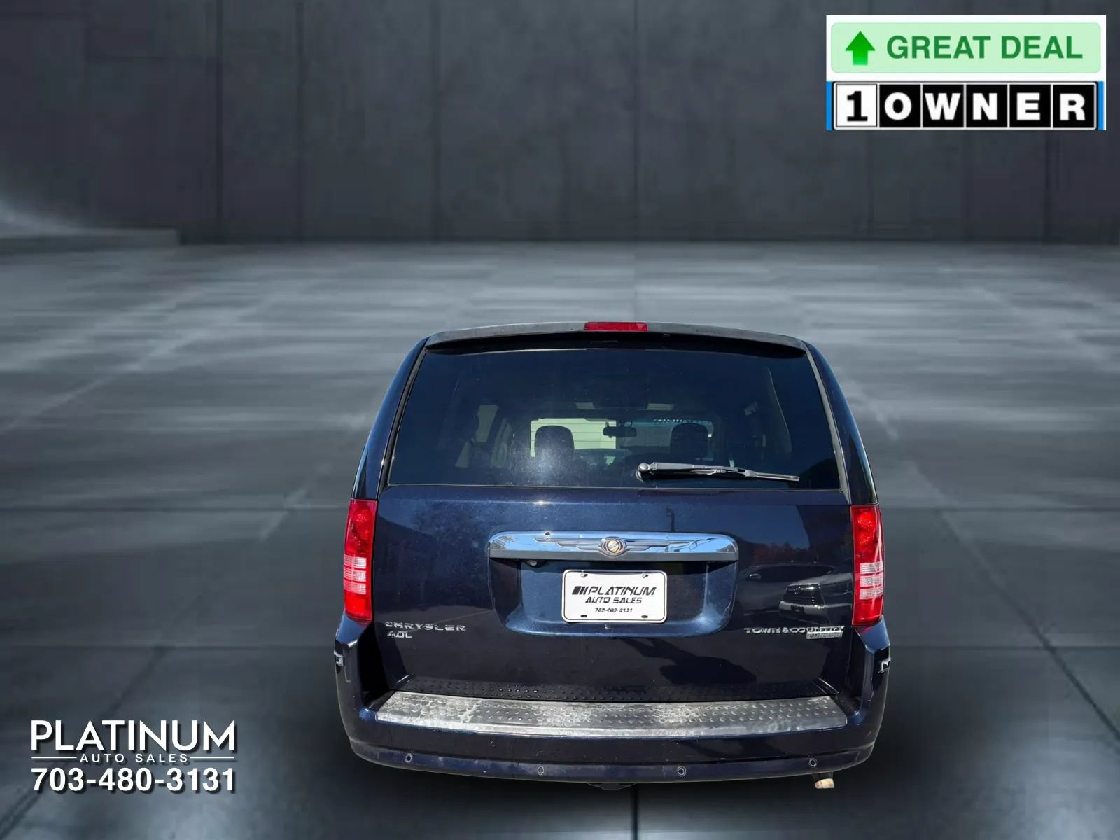 Used 2010 Chrysler Town & Country Limited w/ Entertainment Group #3 FWD image 6