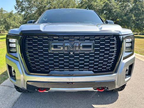 Used 2024 GMC Yukon AT4 w/ Technology Package AWD/4WD image 2