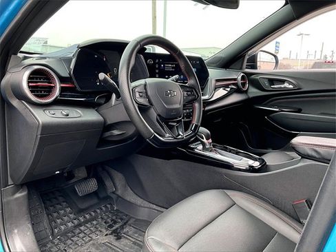 Used 2025 Chevrolet Trax RS w/ Sunroof Package image 8