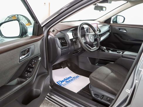 Used 2021 Nissan Rogue SV AWD/4WD image 3