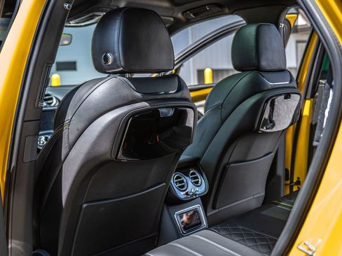 Used 2019 Bentley Bentayga image 29