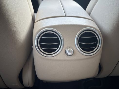 Used 2022 Mercedes-Benz GLC 300 4MATIC image 12