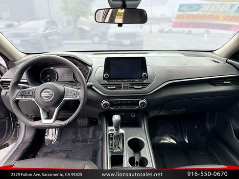 Used 2022 Nissan Altima 2.5 SV FWD image 15