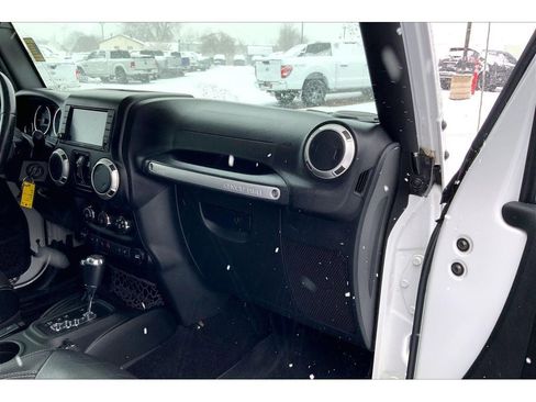 Used 2017 Jeep Wrangler Unlimited Sahara w/ LED Lighting Group image 16