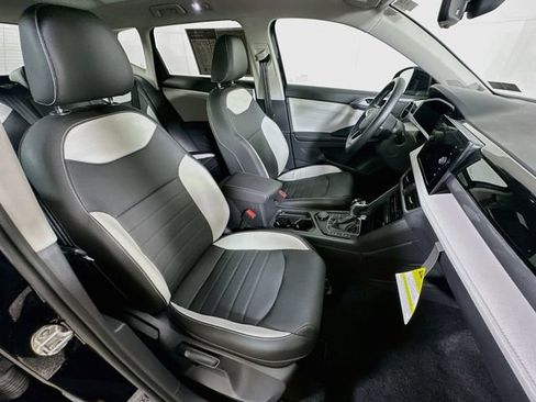 Certified 2025 Volkswagen Taos SEL AWD/4WD image 30
