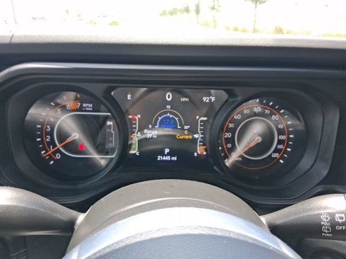 Used 2024 Jeep Wrangler Unlimited Sahara AWD/4WD image 7