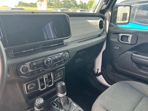 Used 2024 Jeep Wrangler Unlimited AWD/4WD image 13
