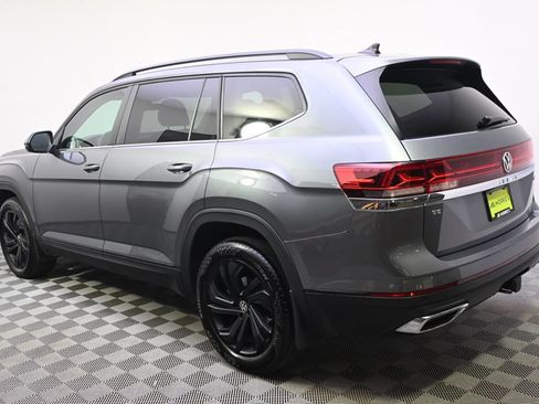Used 2024 Volkswagen Atlas SE w/ Black Wheel Package AWD/4WD image 3