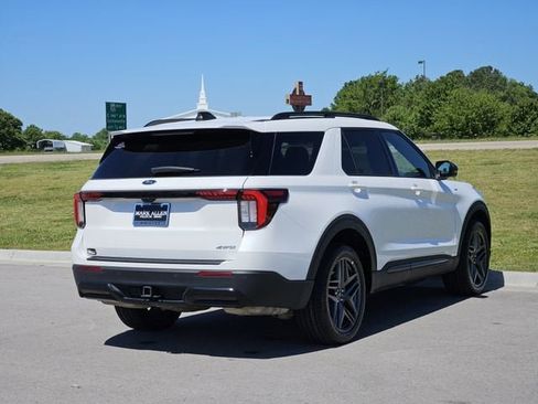 Used 2025 Ford Explorer ST-Line w/ ST-Line Street Pack AWD/4WD image 7