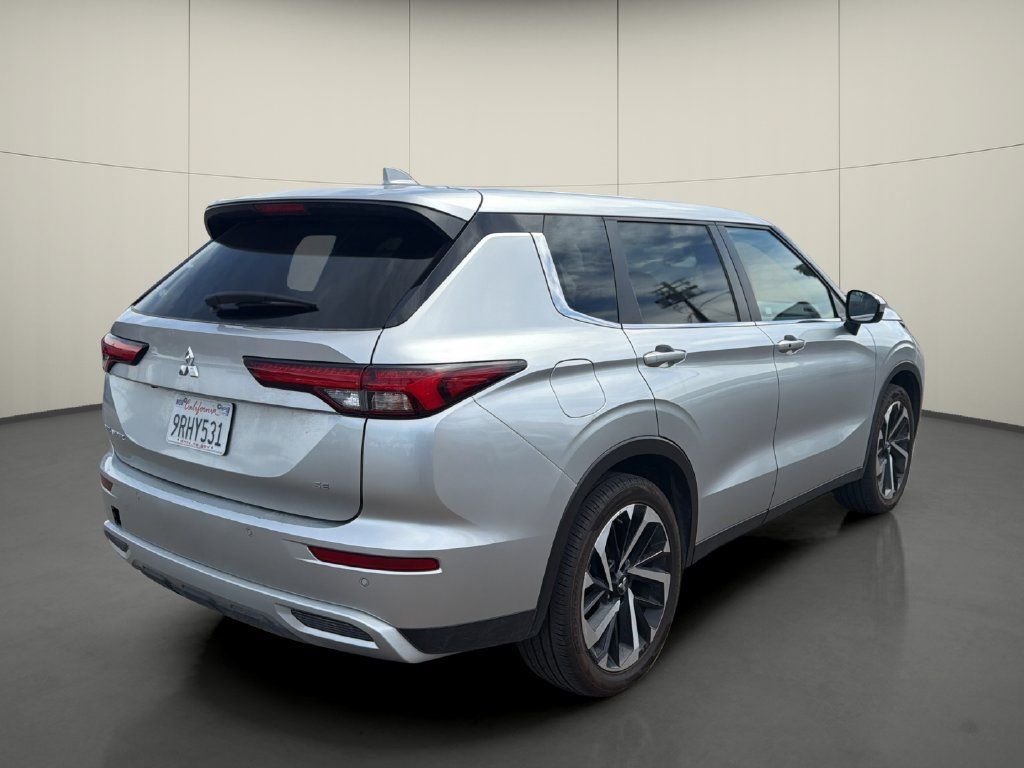 Used 2024 Mitsubishi Outlander FWD image 7