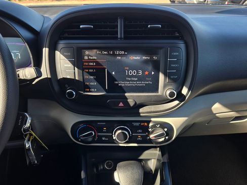 Certified 2025 Kia Soul LX w/ LX Technology Package image 15