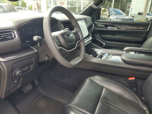 Used 2024 Jeep Wagoneer 4WD image 17