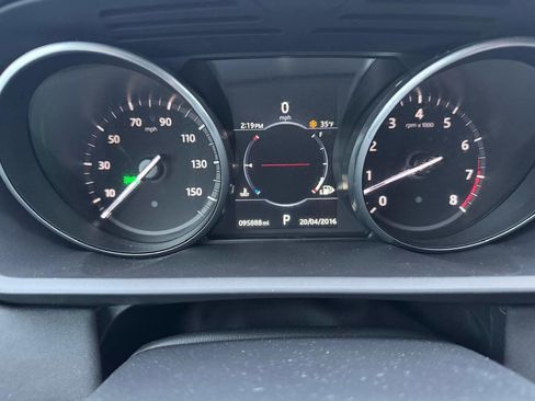 Used 2017 Land Rover Discovery SE image 15