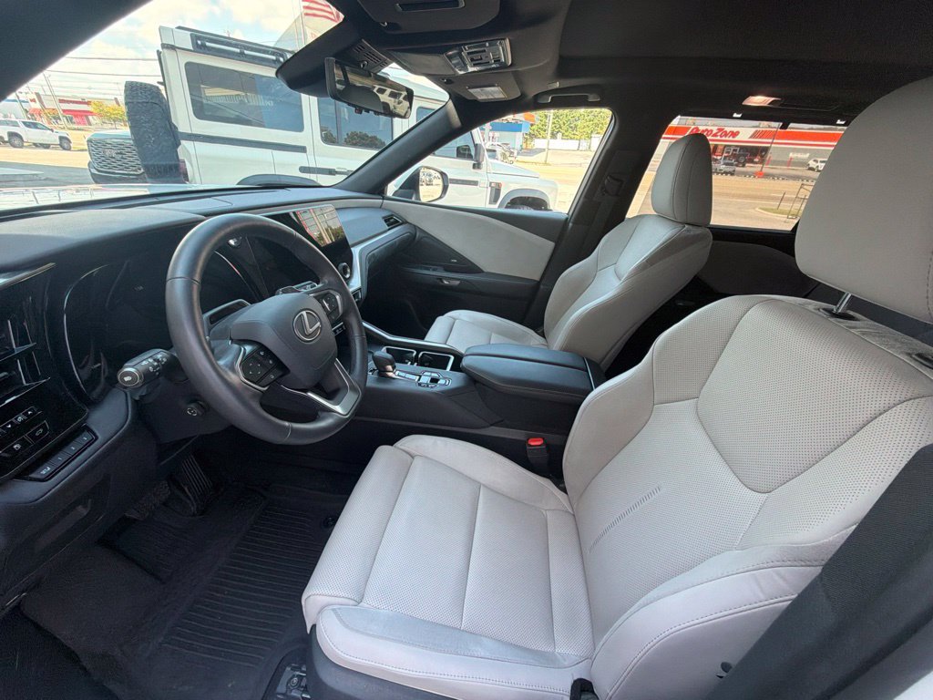 Used 2025 Lexus TX 350 AWD w/ Technology Package image 5