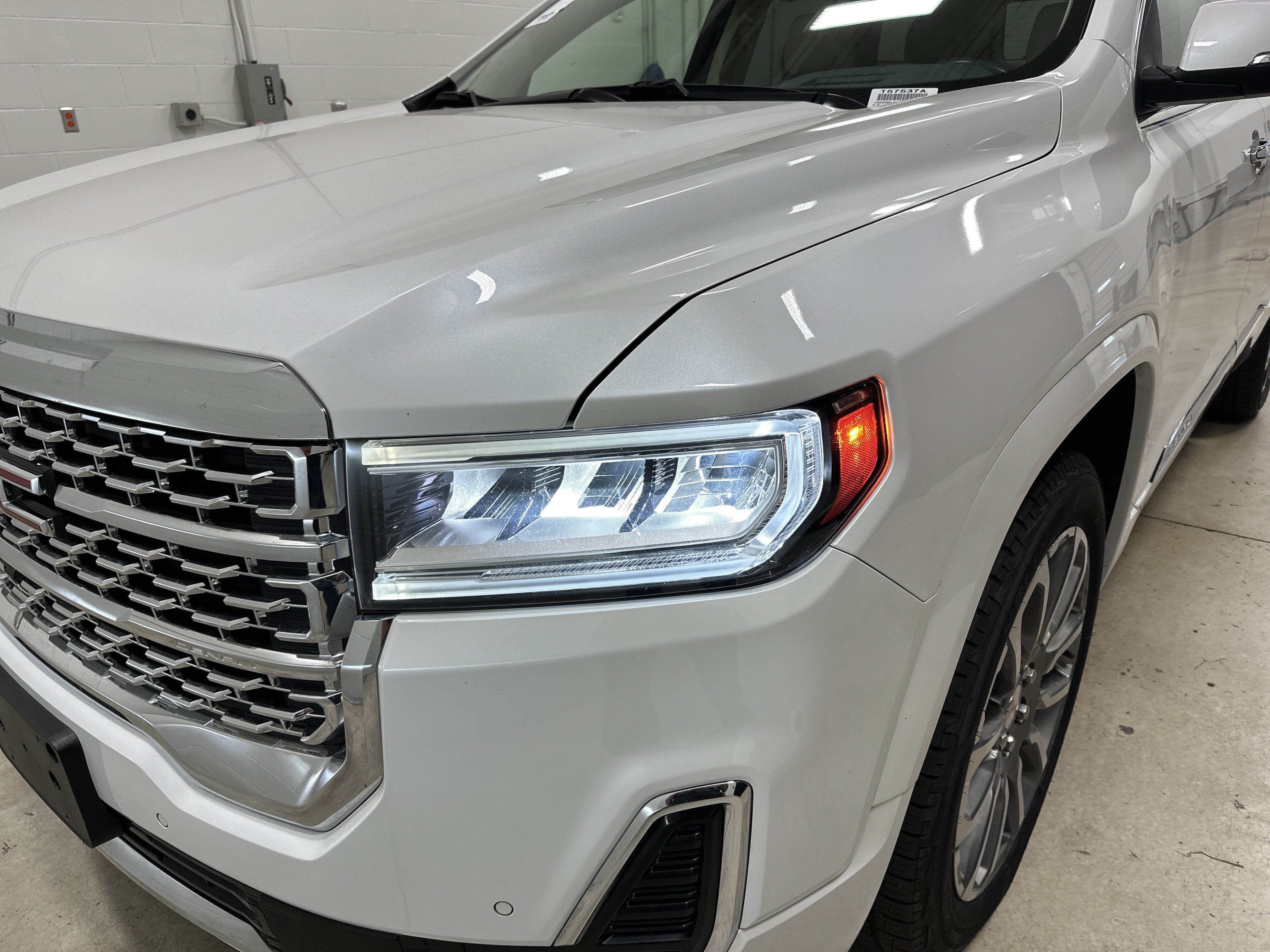 Used 2022 GMC Acadia Denali w/ Denali Ultimate Package AWD/4WD image 7