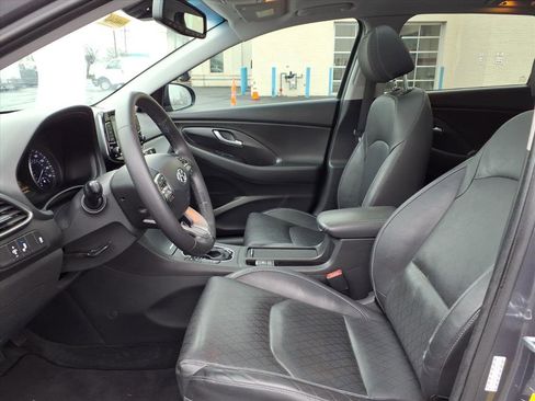 Used 2018 Hyundai Elantra GT w/ Tech Package 03 image 24